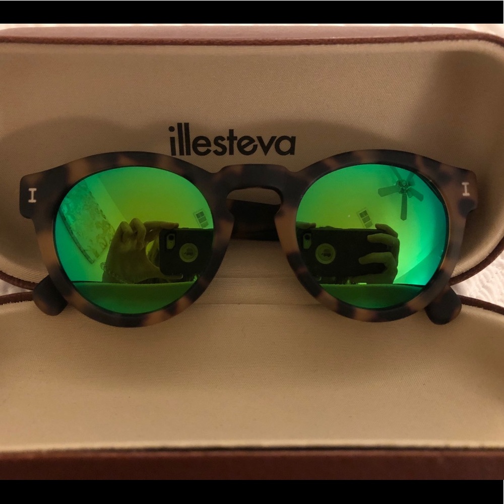 COPY - Illesteva Leonard Mirrored Sunglasses